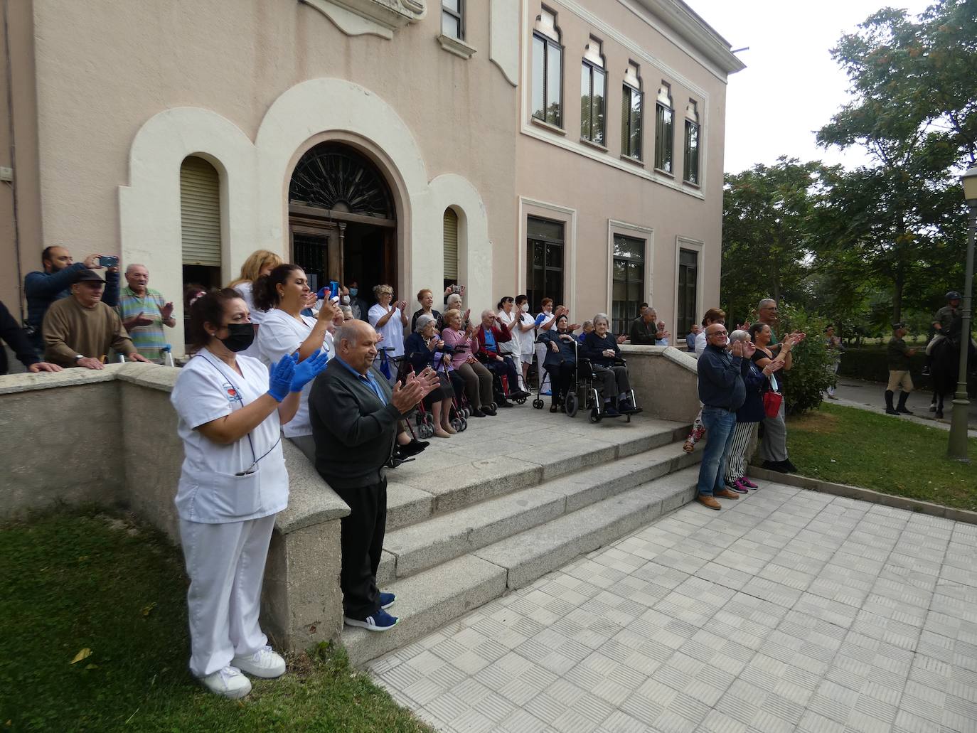 Peñaranda acoge con agradecimiento la visita de la Guardia Real