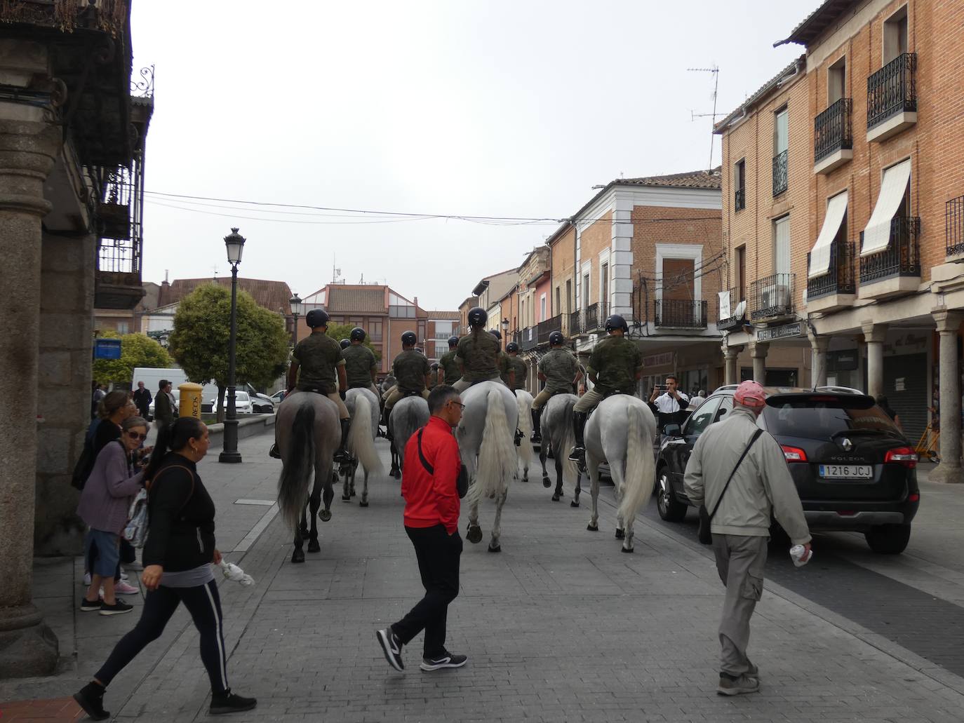 Peñaranda acoge con agradecimiento la visita de la Guardia Real