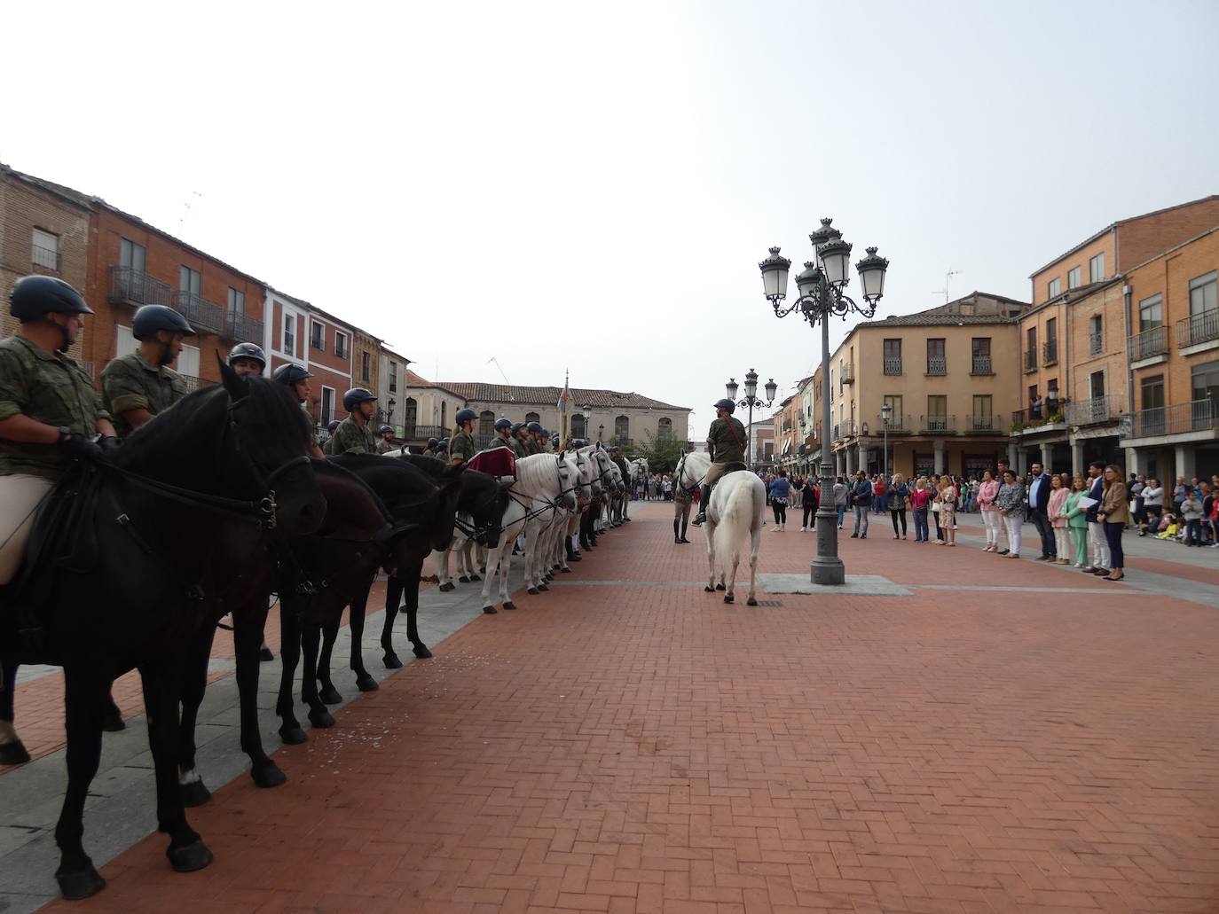 Peñaranda acoge con agradecimiento la visita de la Guardia Real