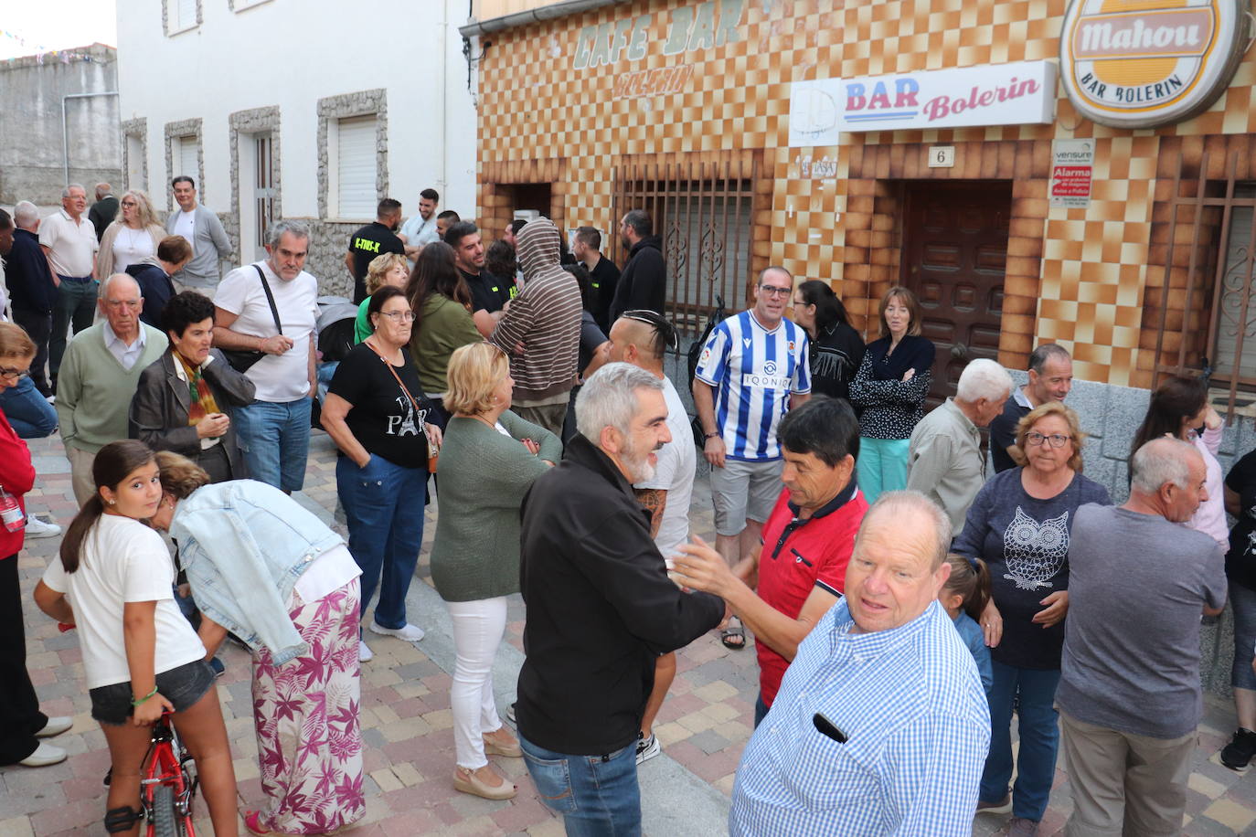 Valdelacasa disfruta al ritmo de sus fiestas