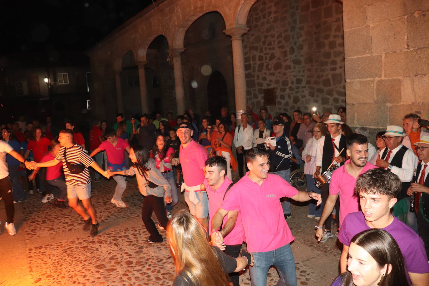 San Esteban de la Sierra vibra con la fiesta