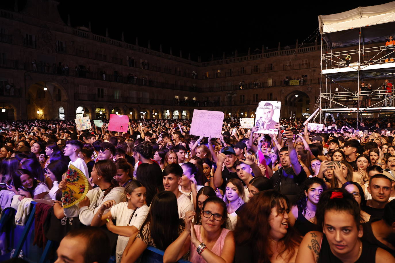 El electrolatino de Juan Magán llena la Plaza Mayor