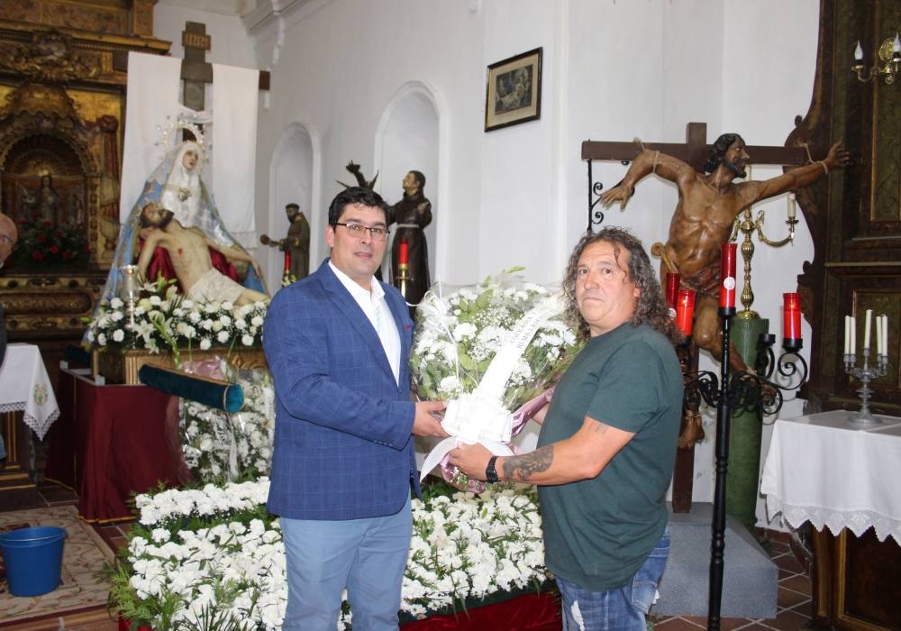 Mil claveles blancos para La Piedad en Peñaranda