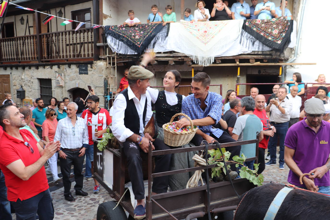 El toro no defrauda y llena San Esteban de la Sierra