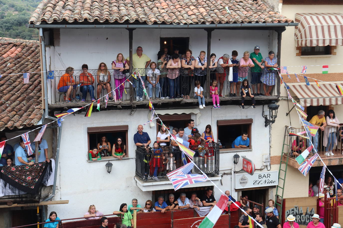 El toro no defrauda y llena San Esteban de la Sierra