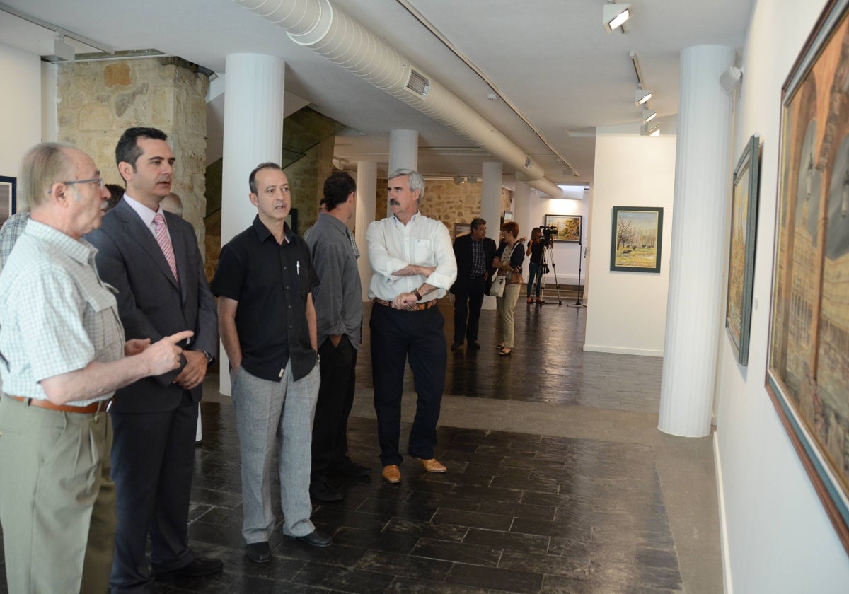 Vidal Ruano, a la izquierda en la presentación de una de sus exposiciones en La Salina en 2011.