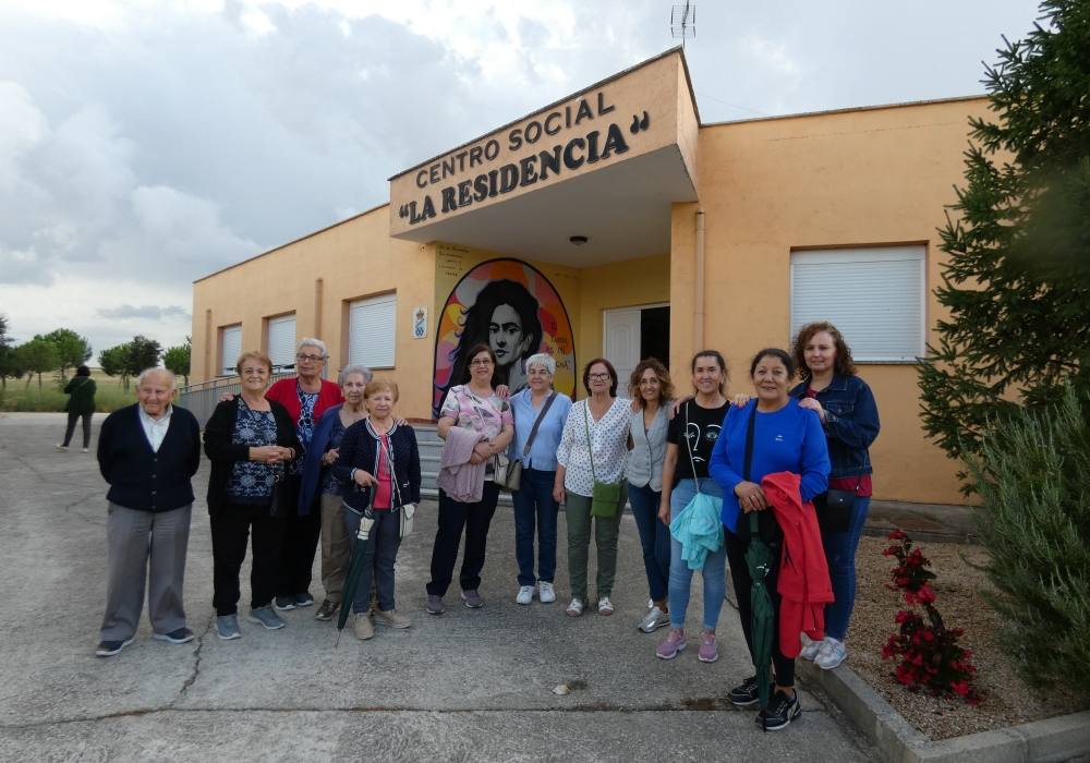 La tradición se pone de moda en Bóveda del Río Almar con una exposición de fotos del pasado