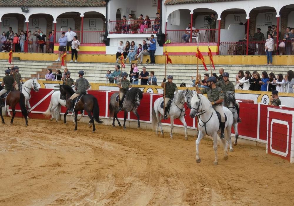 La Guardia Real se exhibe en La Florida de Peñaranda