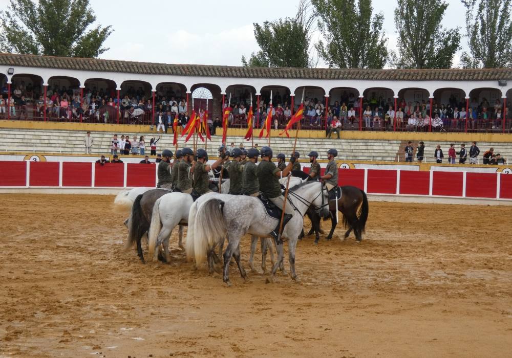 La Guardia Real se exhibe en La Florida de Peñaranda