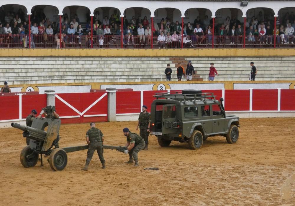 La Guardia Real se exhibe en La Florida de Peñaranda