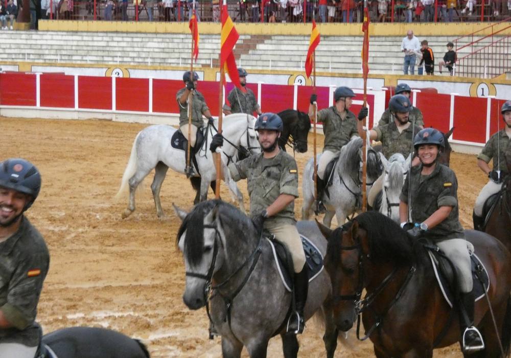 La Guardia Real se exhibe en La Florida de Peñaranda