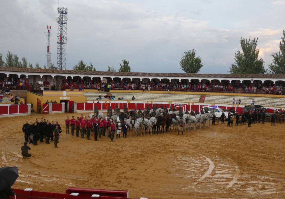 La Guardia Real se exhibe en La Florida de Peñaranda