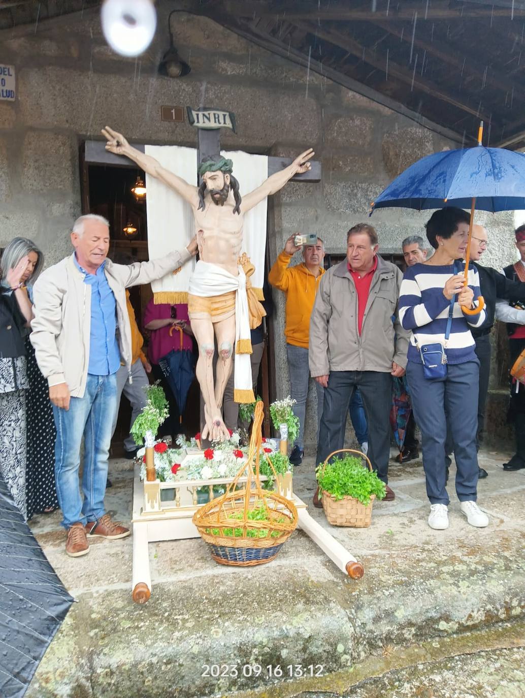 La lluvia no puede con las vaquillas de Colmenar de Montemayor