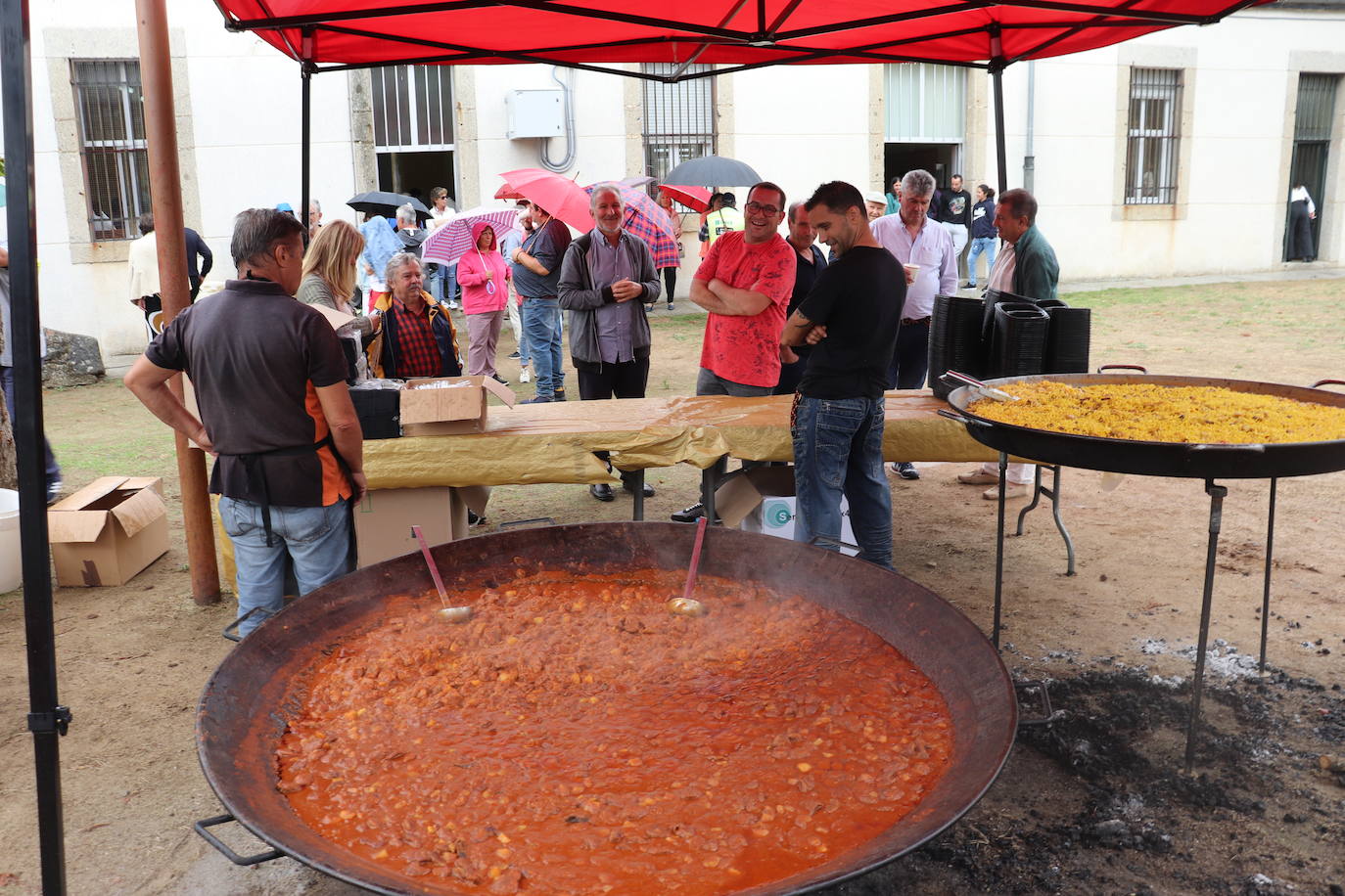 Valdelacasa sigue su fiesta pese a la lluvia