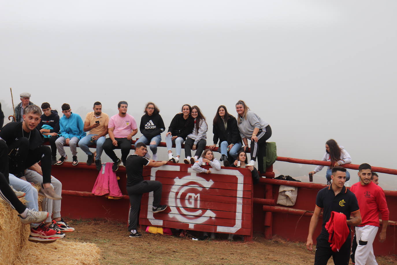 La lluvia no puede con las vaquillas de Colmenar de Montemayor