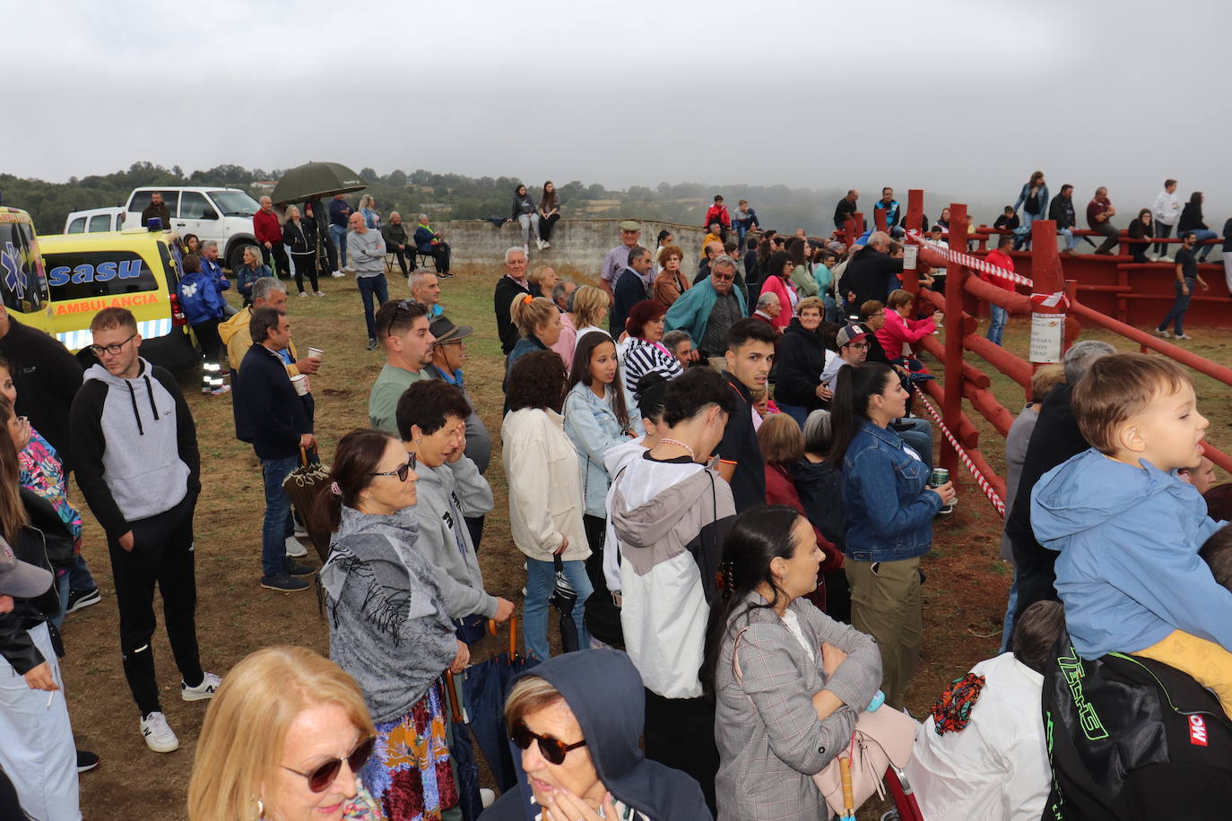 La lluvia no puede con las vaquillas de Colmenar de Montemayor