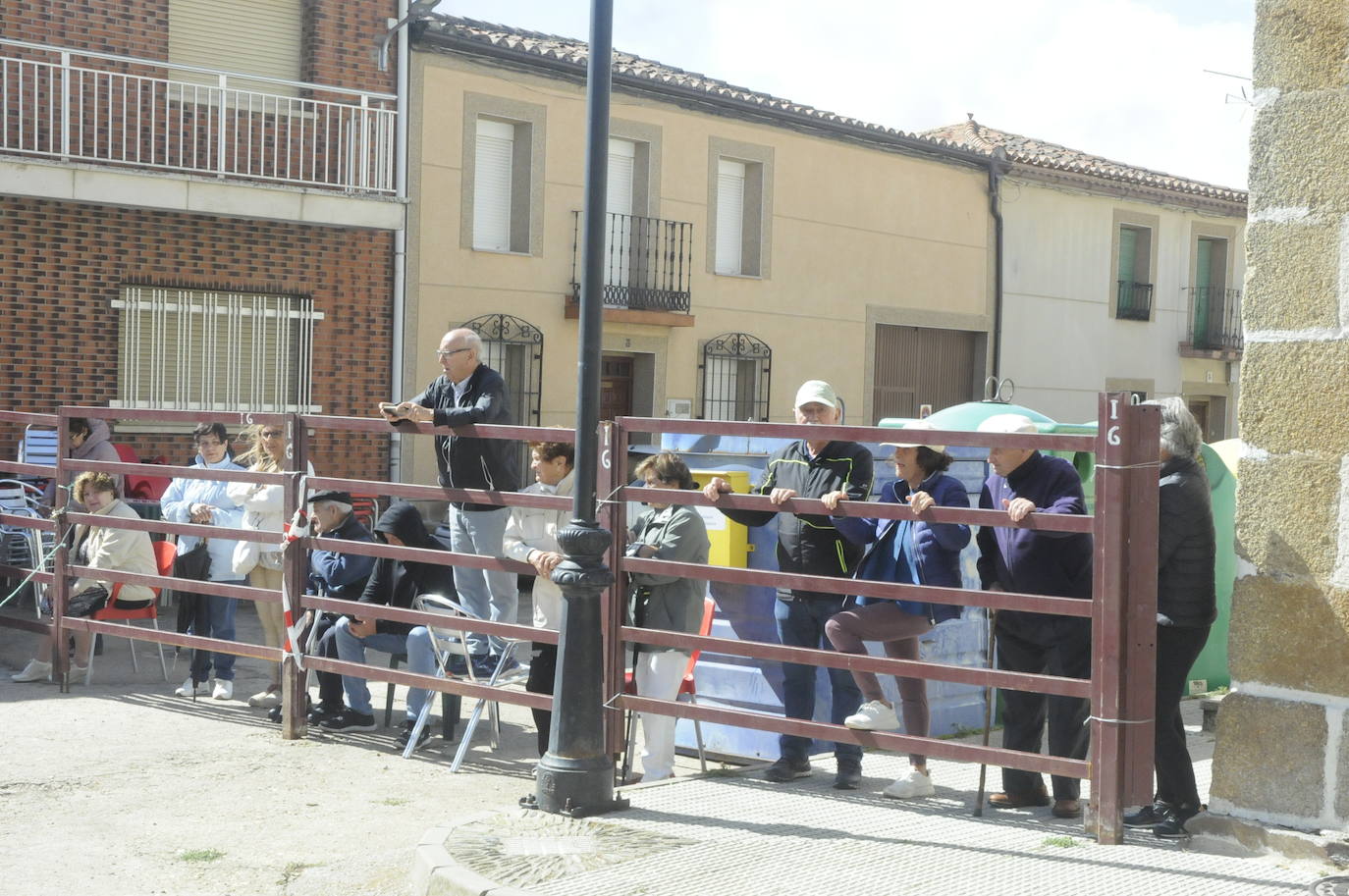 Fulgurante encierro con caballos en Martiago