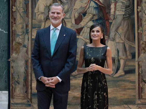 El vestido 'repetido' de la Reina Letizia en Barcelona