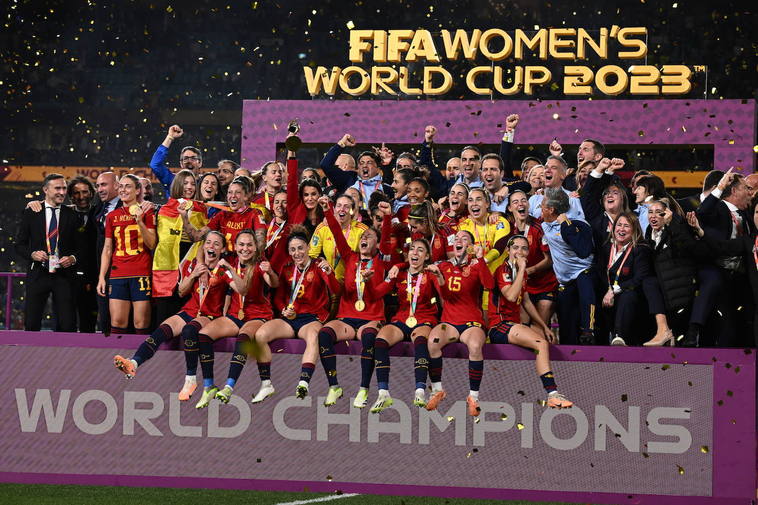 ¿Le parece que España como país está haciendo el ridículo con la situación de la selección femenina?
