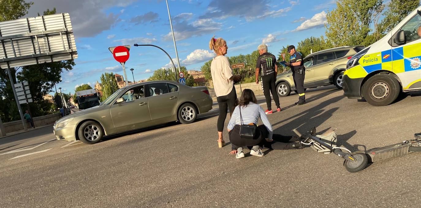 Herida la conductora de un patinete al chocar con un coche junto al puente Enrique Estevan