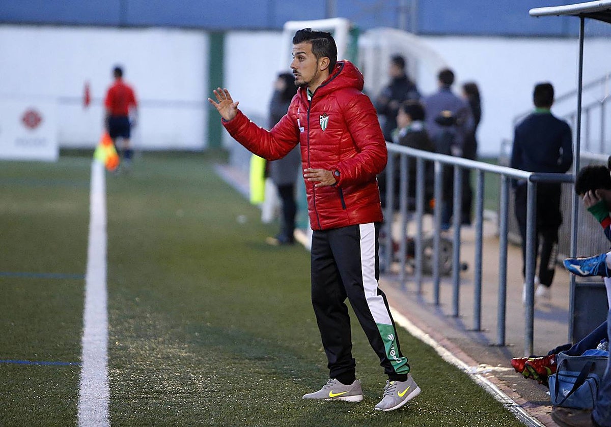 Rubén de la Barrera, en su etapa como entrenador del Guijuelo.