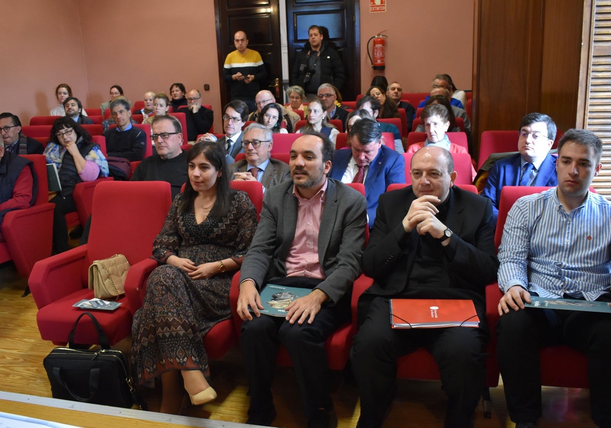 Otro de los congresos organizado en el salón de plenos del Consistorio albense.