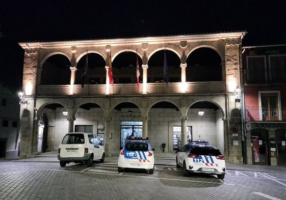 Imagen de esta misma noche del Ayuntamiento de Béjar.
