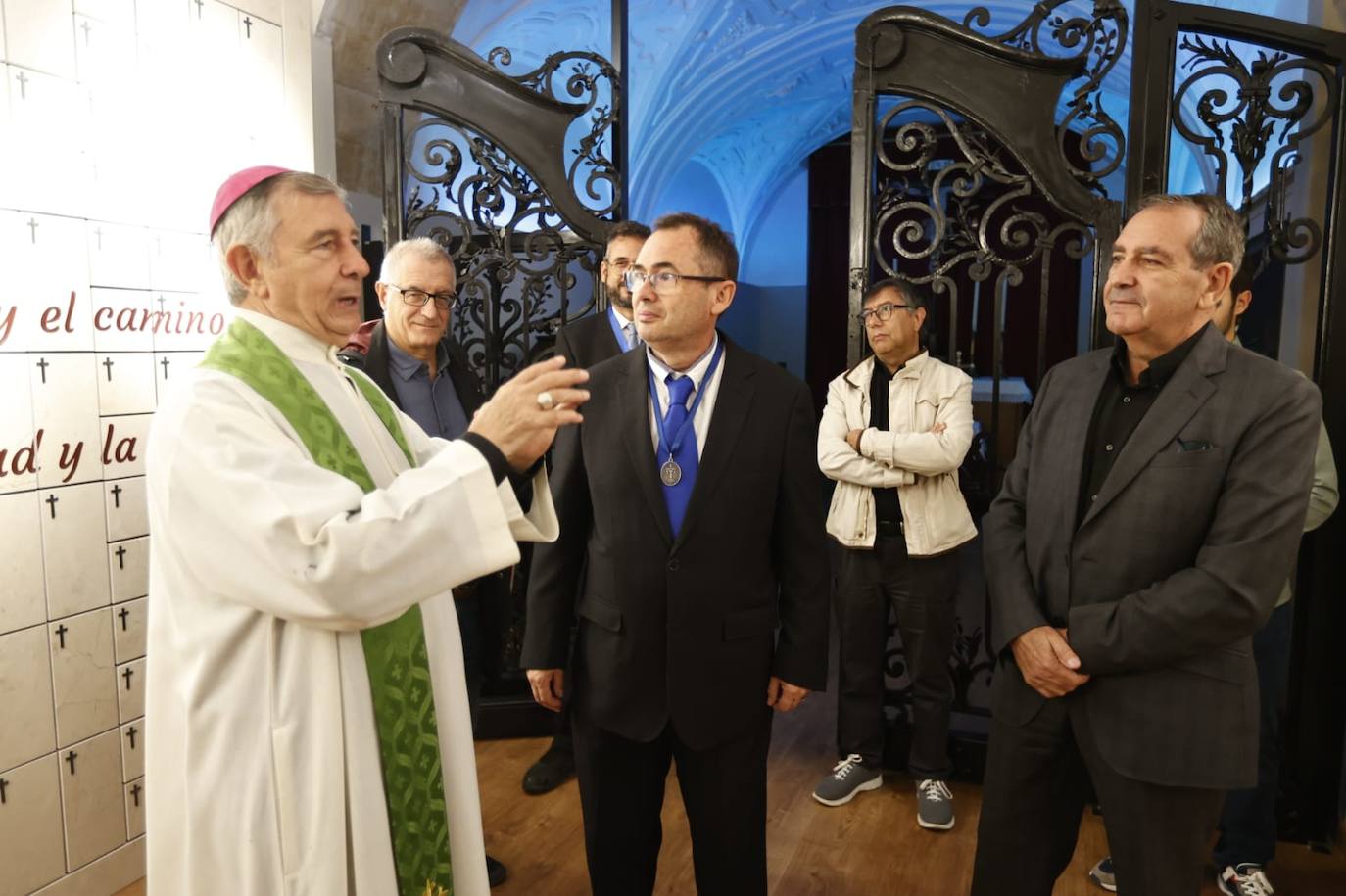 La Iglesia de la Vera Cruz bendice su nuevo espacio de columbarios