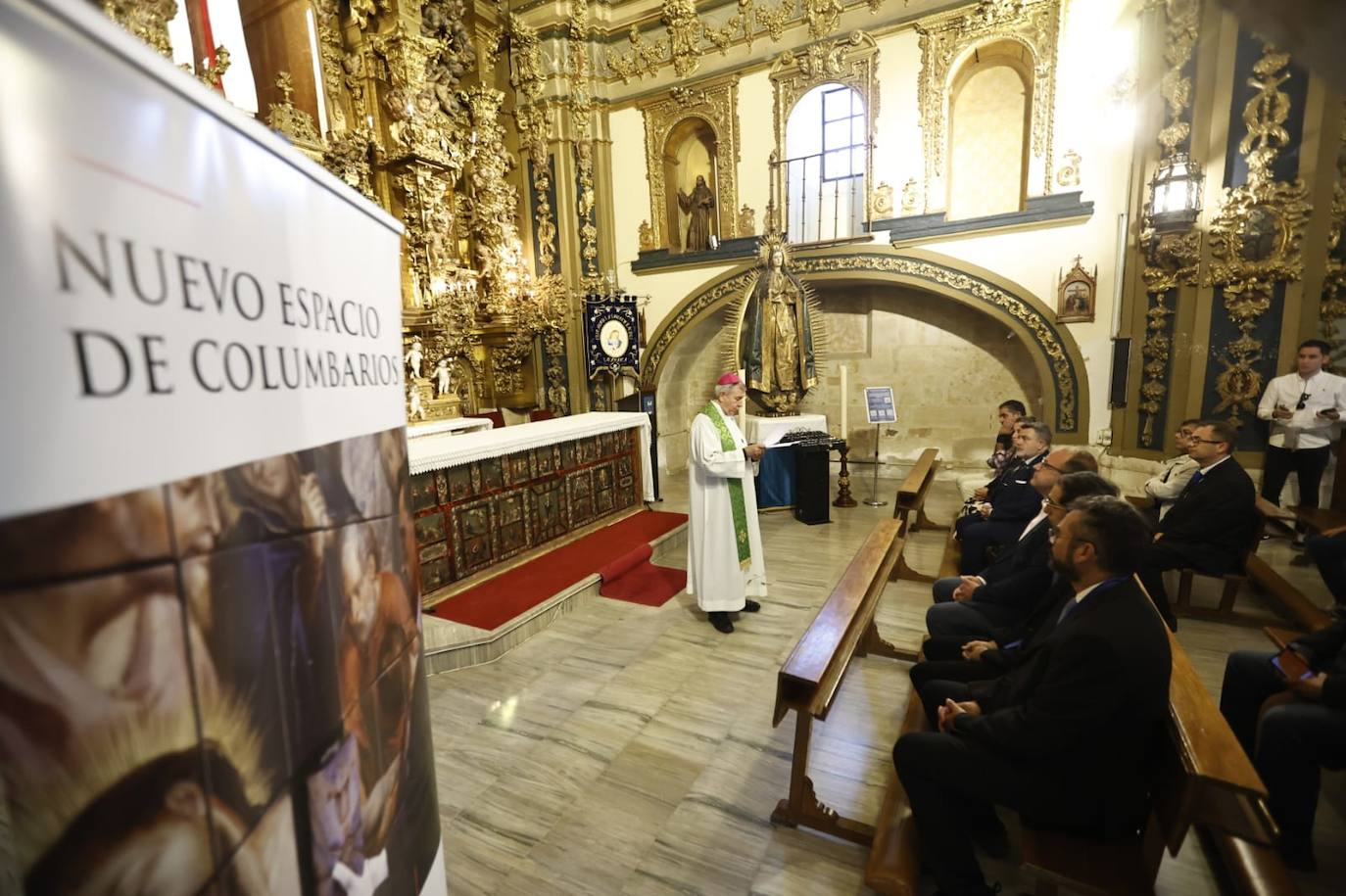 La Iglesia de la Vera Cruz bendice su nuevo espacio de columbarios