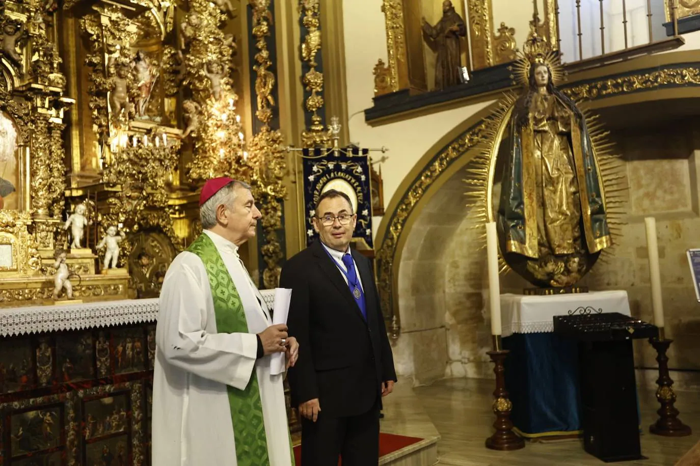 La Iglesia de la Vera Cruz bendice su nuevo espacio de columbarios