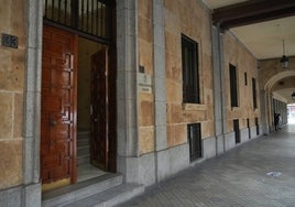 Entrada a la Audiencia Provincial de Salamanca.