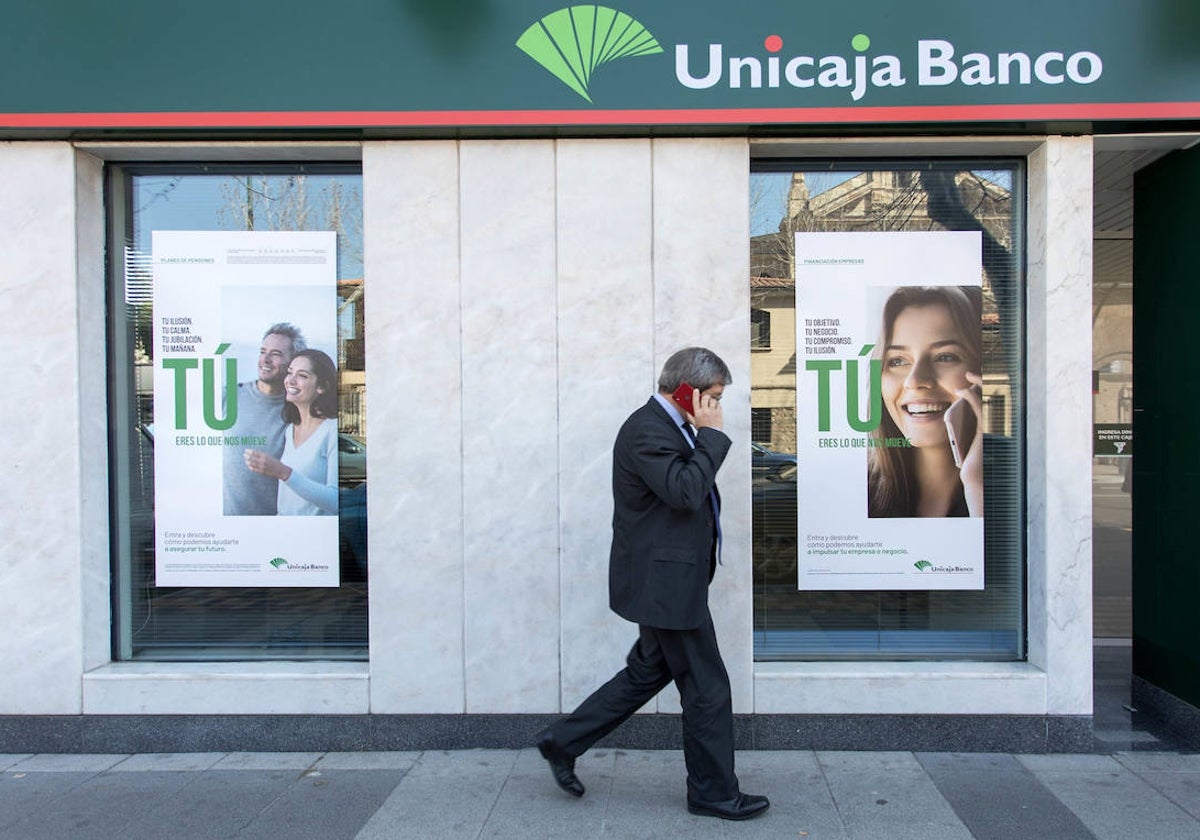 Unicaja Banco bonifica la domiciliación de nómina o pensión.