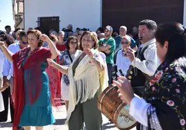 Las mujeres de Santiz al compás del folclore charro del Mariquelo