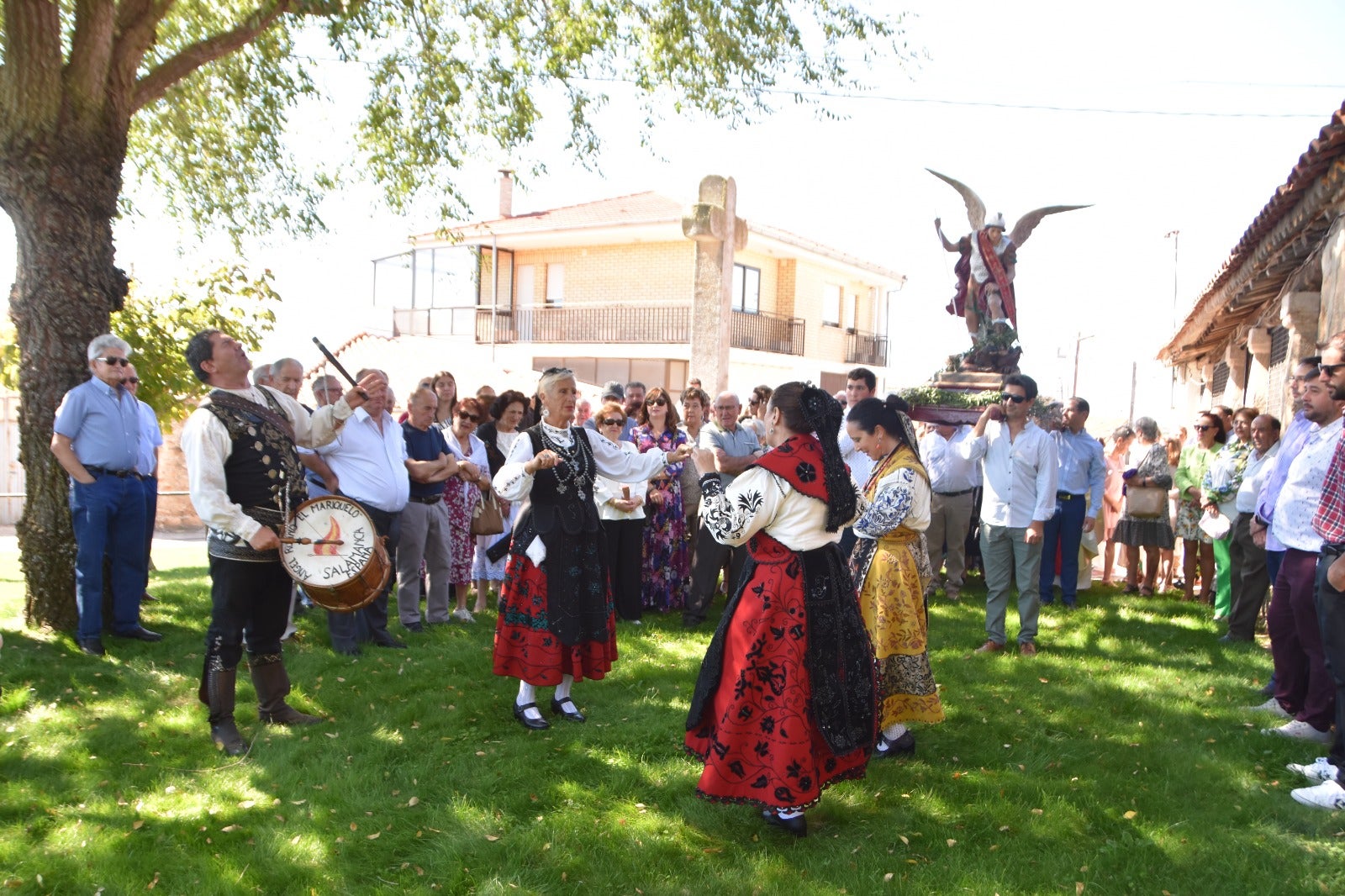 Fiesta al calor del &#039;Veranillo de San Miguel&#039; en Santiz