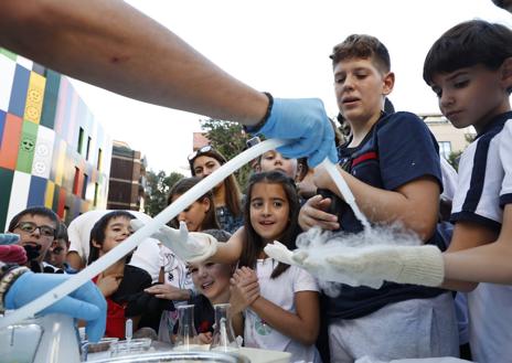 Imagen secundaria 1 - Éxito en &#039;La Noche Europea de los Investigadores&#039;