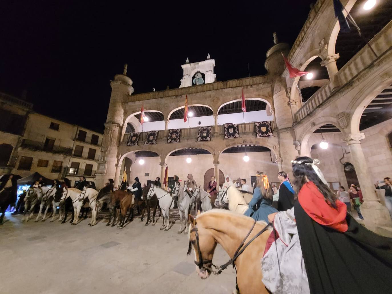 Jubones, cotas, sayas y brocados toman Miróbriga