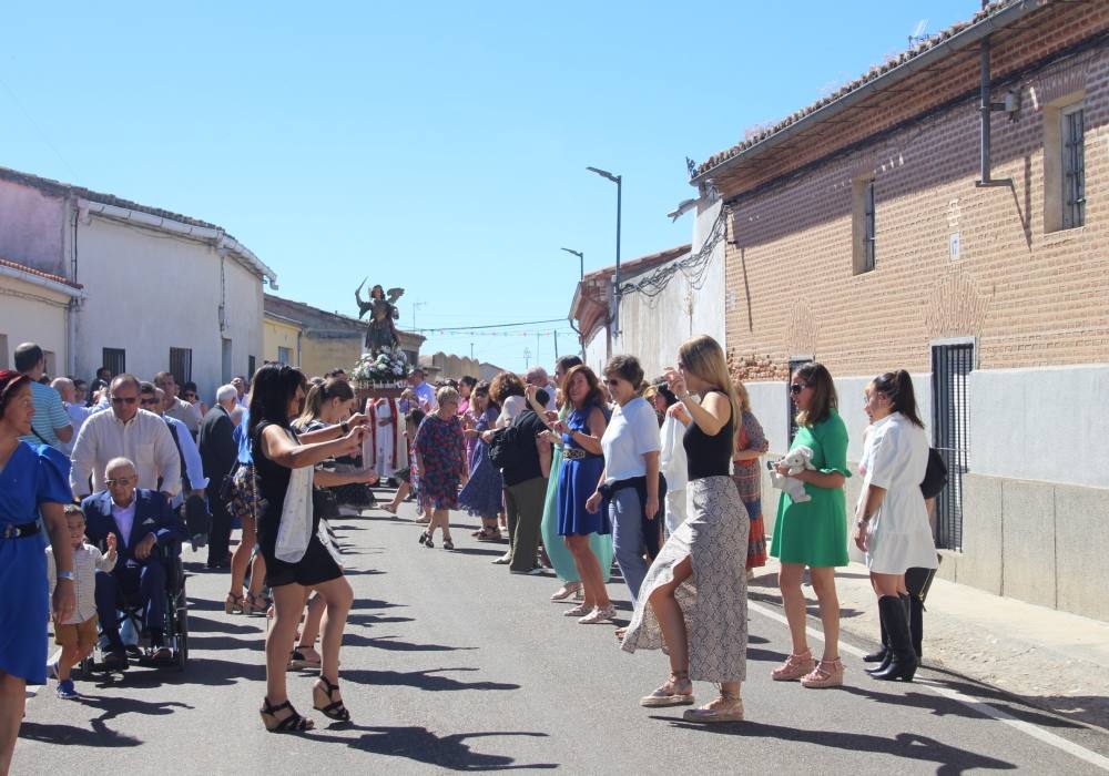 Procesión en honor a San Miguel Arcángel en Zorita de la Frontera