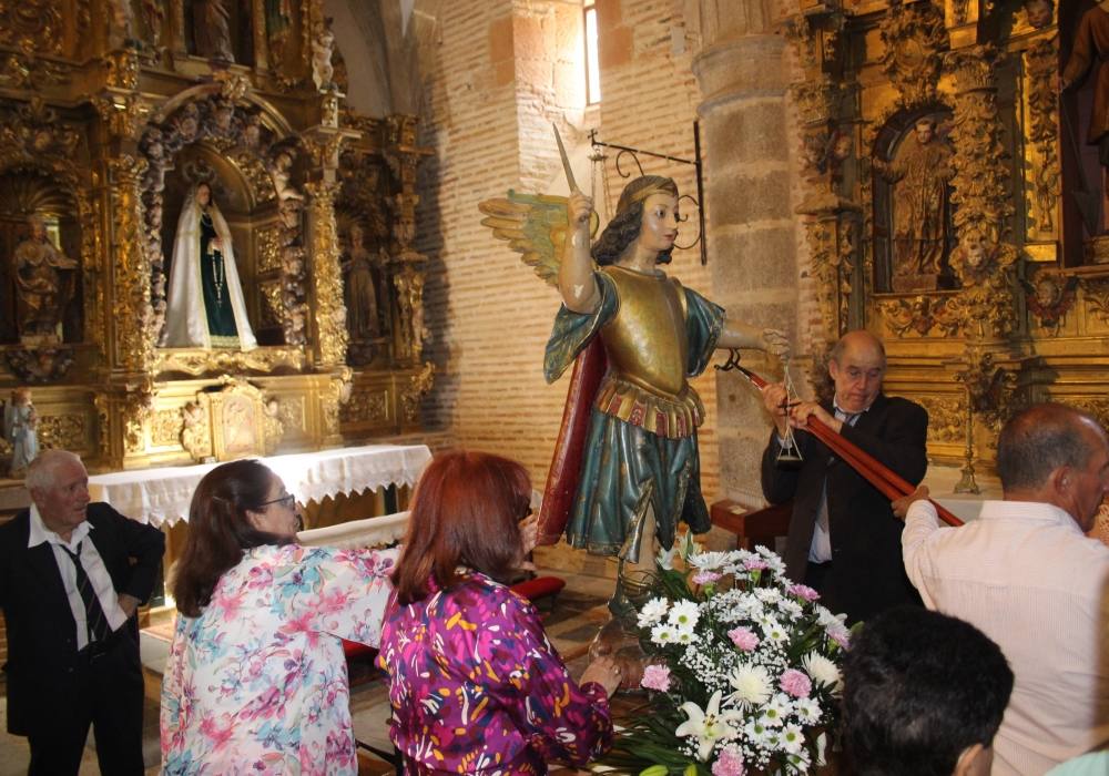 Procesión en honor a San Miguel Arcángel en Zorita de la Frontera