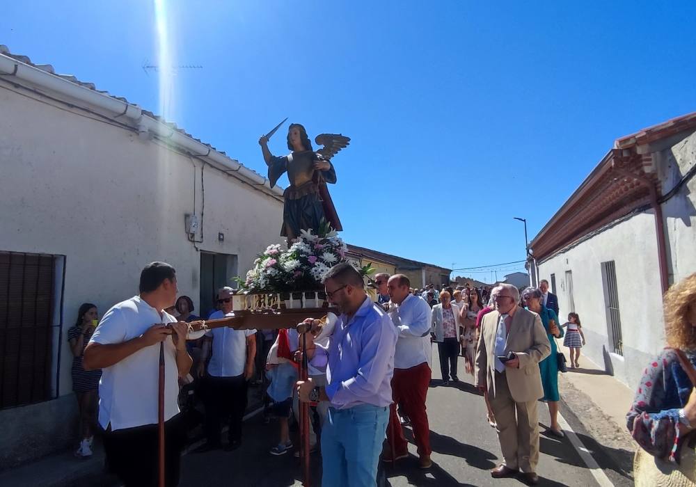 Procesión en honor a San Miguel Arcángel en Zorita de la Frontera