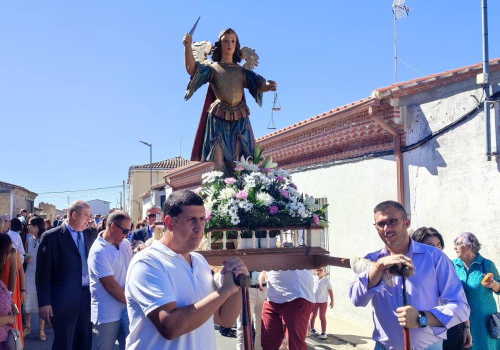 Procesión en honor a San Miguel Arcángel en Zorita de la Frontera