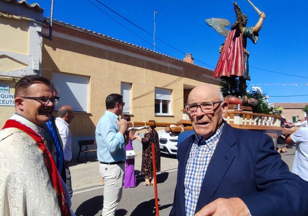 Procesión en honor a San Miguel Arcángel en Zorita de la Frontera