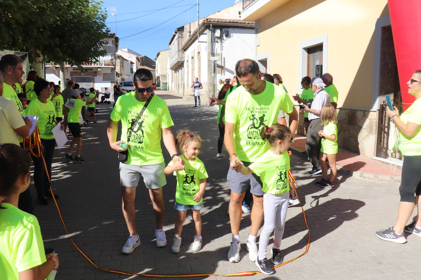 Santibáñez de Béjar se vuelca con su carrera solidaria