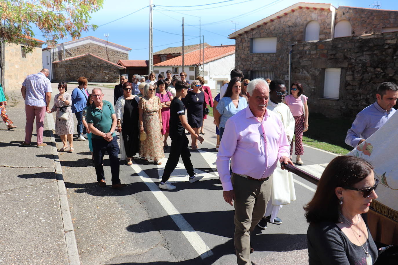 Navamorales rinde honores a la Virgen del Rosario