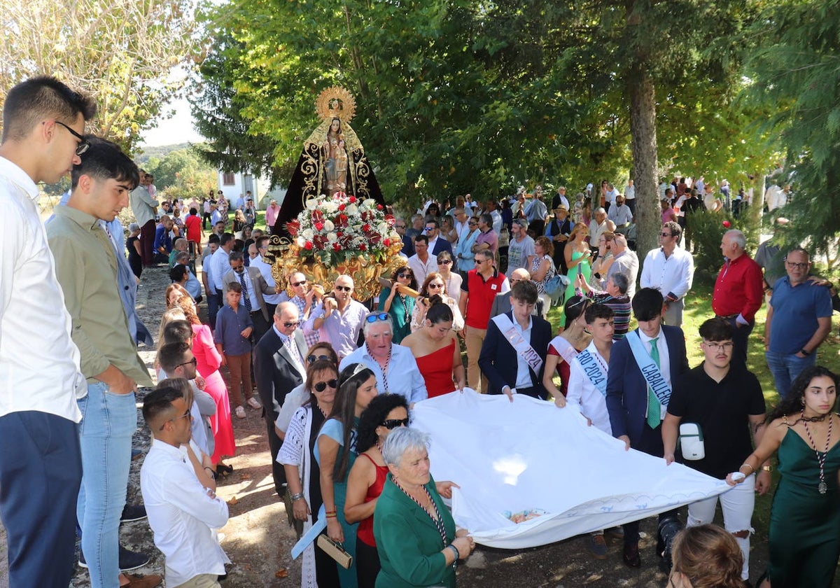 Santibáñez de Béjar se rinde ante la Virgen de Valparaíso