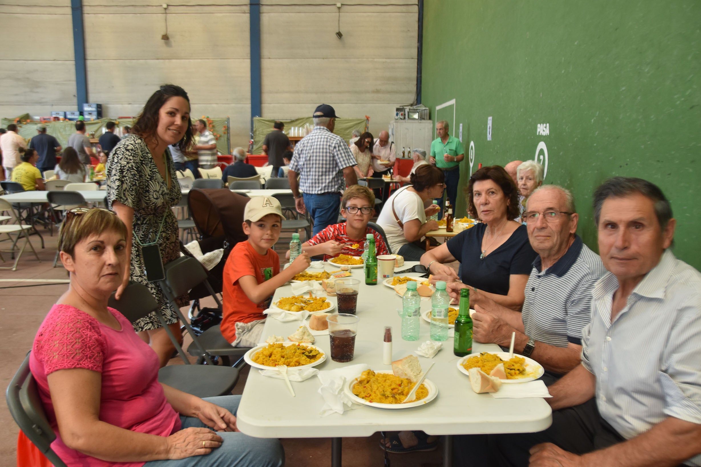 Aldehuela de la Bóveda despide sus fiestas con la tradicional paella en el pabellón