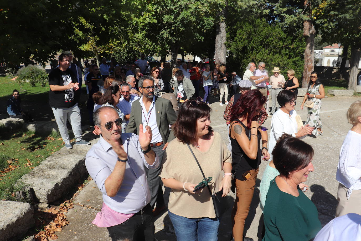 Alegre despedida de la Virgen de Valparaíso en Santibáñez de Béjar