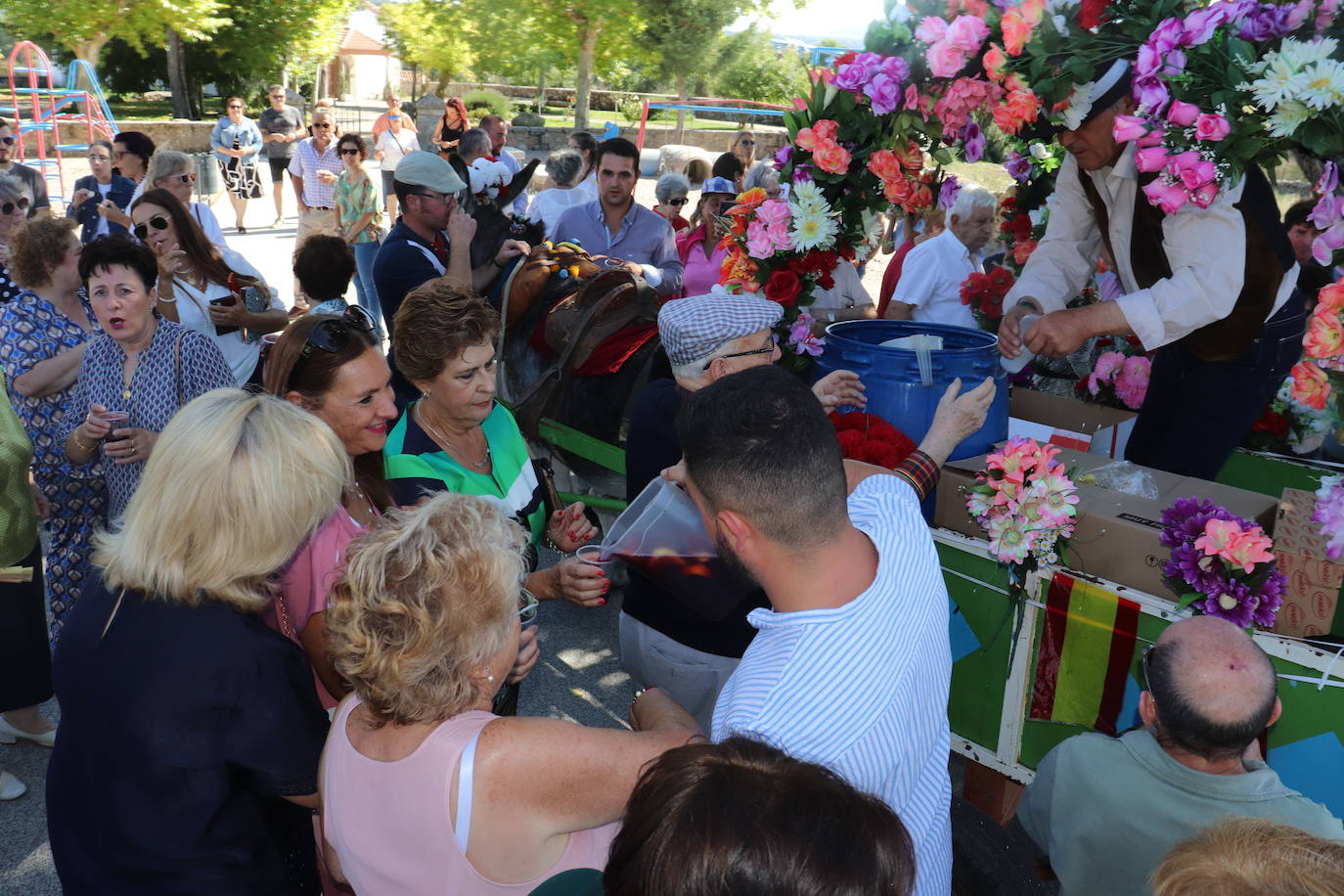 Alegre despedida de la Virgen de Valparaíso en Santibáñez de Béjar