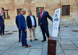 Evelio Teijón habla al rector de la Usal, Ricardo Rivero, de Fernando Gallego.