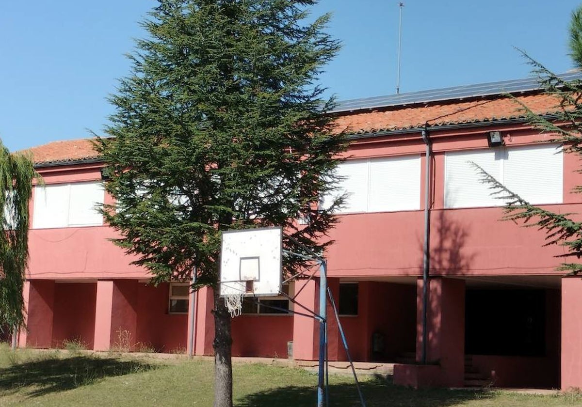 Imagen de las placas solares instaladas en la cubierta del colegio de Sorihuela