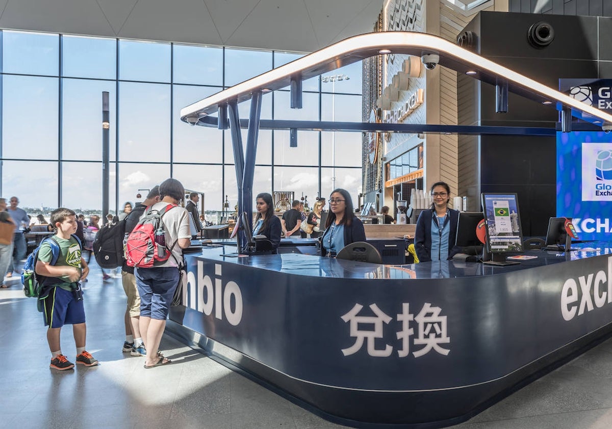 Una oficina de Global Exchange en un aeropuerto